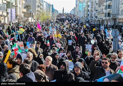 انطلاق مسیرات ضخمة فی طهران بمناسبة الذکرى الـ41 لانتصار الثورة الإسلامیة