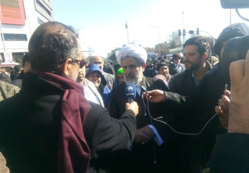 حضور حجت‌الاسلام طائب در راهپیمایی 22 بهمن