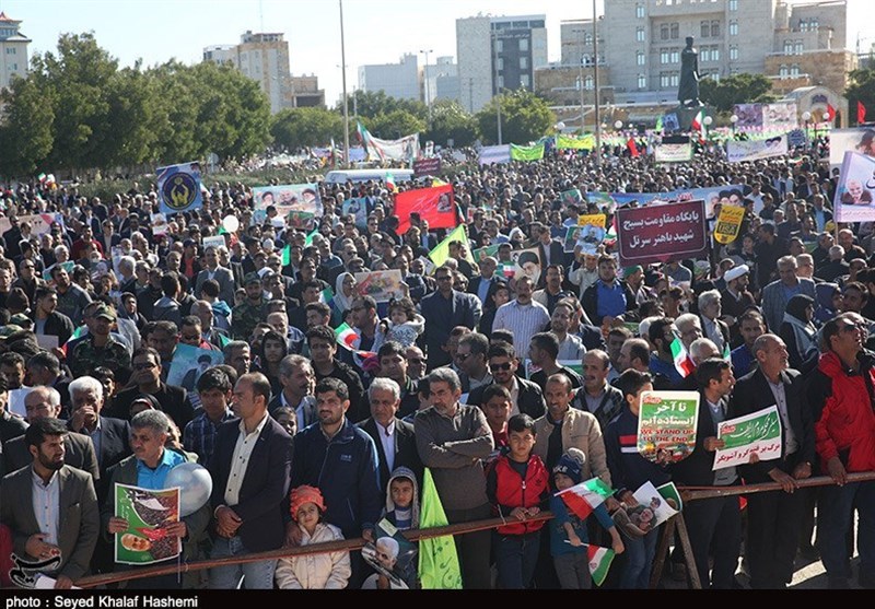 حماسه بوشهری‌ها در راهپیمایی 22 بهمن از کنار آب‌های خلیج فارس + تصاویر‌