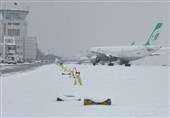 بارش برف موجب تاخیر در پروازهای فرودگاه ارومیه شد ‌