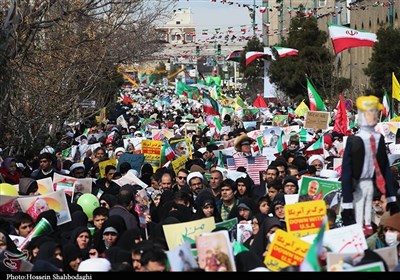 الشعب الإیرانی یحیی ذکرى انتصار الثورة الإسلامیة بمسیرات ملیونیة