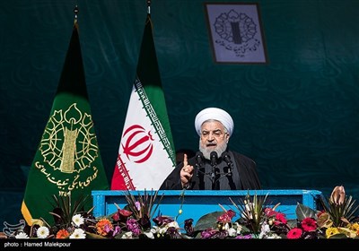 سخنرانی حجت‌الاسلام حسن روحانی رئیس جمهور در مراسم یوم‌الله 22 بهمن در تهران - میدان آزادی