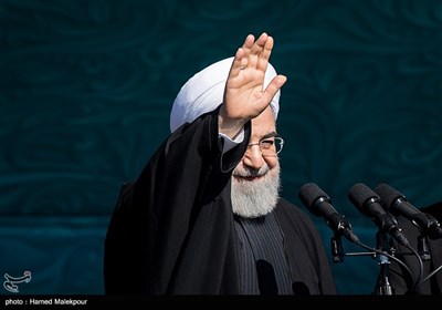 حجت‌الاسلام حسن روحانی رئیس جمهور در مراسم یوم‌الله 22 بهمن در تهران - میدان آزادی