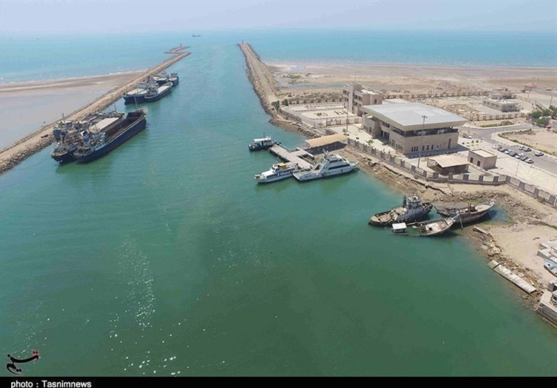 پهلوگیری کشتی 31 هزار تنی برنج در بندر بوشهر