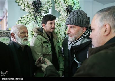 حسین سازور مداح اهل بیت(ع) در مراسم گرامیداشت شهید مدافع حرم اصغر پاشاپور
