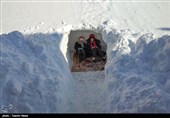 بارش برف راه دسترسی 50 روستای آذربایجان ‌غربی را مسدود کرد