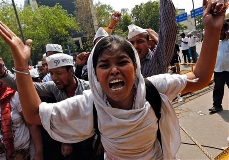 اعتراض بانوان هند به اجباری شدن عقاید مذهب هندو در دانشگاه‌ها و بی‌احترامی به دانشجویان