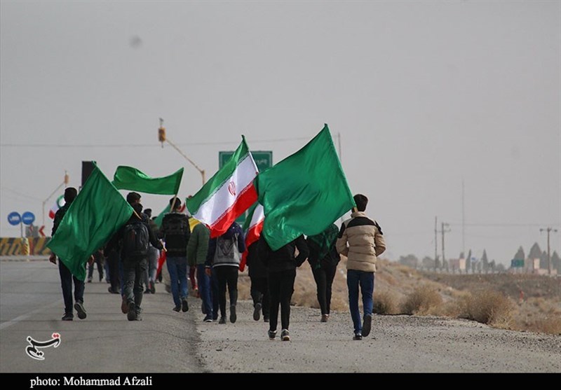 کرمان| پیاده‌روی زائران اربعین سیدالشهدای جبهه مقاومت به روایت تصویر