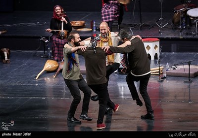 گروه رستاک در چهارمین شب سی و پنجمین جشنواره موسیقی فجر