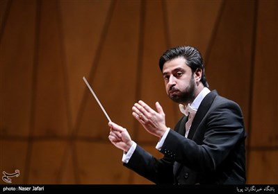 ارکستر رتوریک به رهبری رضا مریوند در چهارمین شب سی و پنجمین جشنواره موسیقی فجر