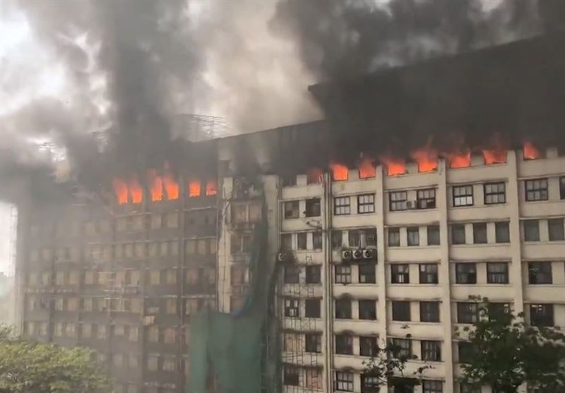 Massive Fire Break through India&apos;s Mumbai Building (+Video)