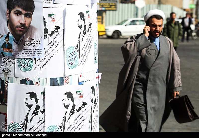 مشهد در انتظار انتخابات/ تبلیغات نامزدها رنگ و روی شهر را تغییر داده‌ است