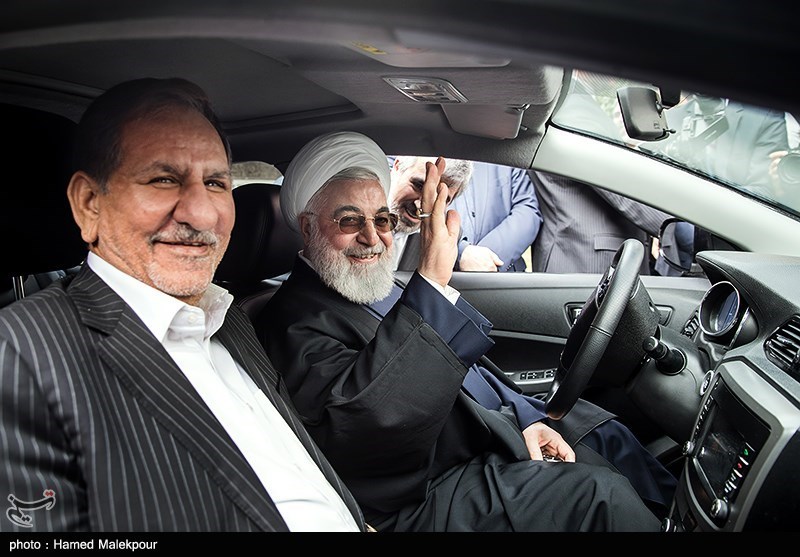 رونمایی از چهار خودرو تولید داخل با حضور حجت‌الاسلام حسن روحانی رئیس‌جمهور و اسحاق جهانگیری معاون اول رئیس جمهور