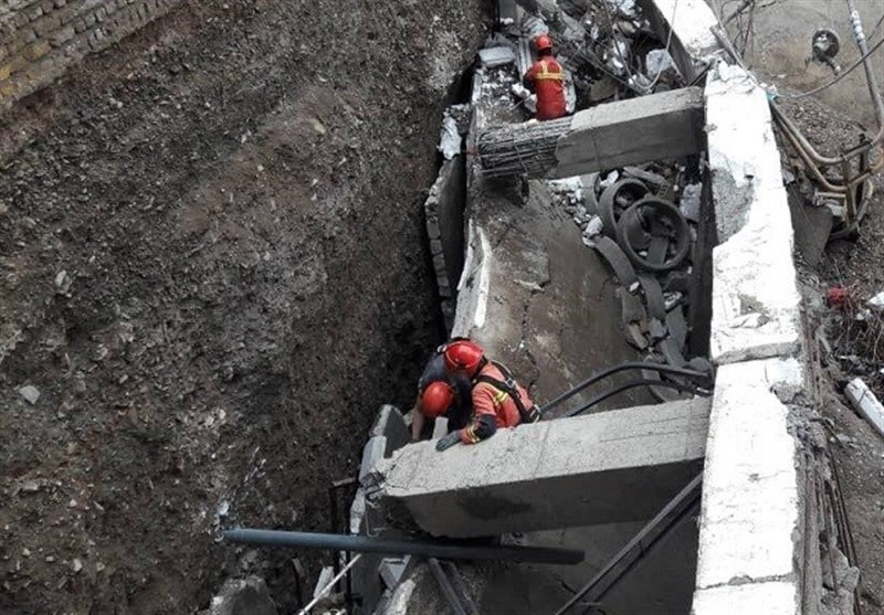 تهران| نجات 2 کارگر محبوس شده در عمق چاه 20 متری با عملیات &quot;راپل&quot; + فیلم و تصاویر