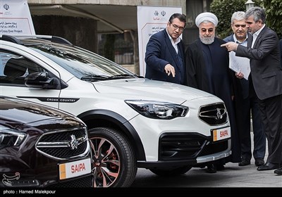 بازدید حجت‌الاسلام حسن روحانی رئیس‌جمهور از چهار خودرو تولید داخل