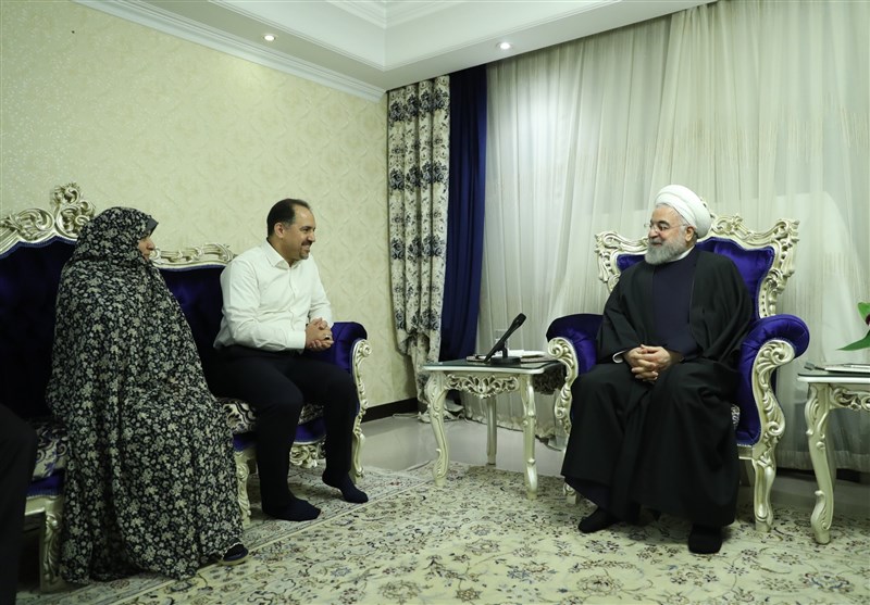 روحانی: مردم ایران با همان رشادت و مقاومت روزهای اول انقلاب در برابر توطئه دشمنان ایستادگی می کنند