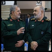 سردار سرلشگر حسین سلامی فرمانده کل سپاه پاسداران و سردار سرتیپ پاسدار محمد پاکپور فرمانده نیروی زمینی سپاه پاسداران در مراسم گرامیداشت سپهبد شهید قاسم سلیمانی در ستاد فرماندهی نیروی زمینی سپاه