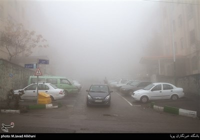 در برخی روزهای پاییز و زمستان در ارتفاعات این محله، مه شدیدی ایجاد می‌شود