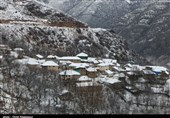 بارش برف 100 سانتی‌متری در برخی مناطق گیلان؛ راه‌های روستایی مسدود شده تا آخر وقت امروز بازگشایی می‌شود