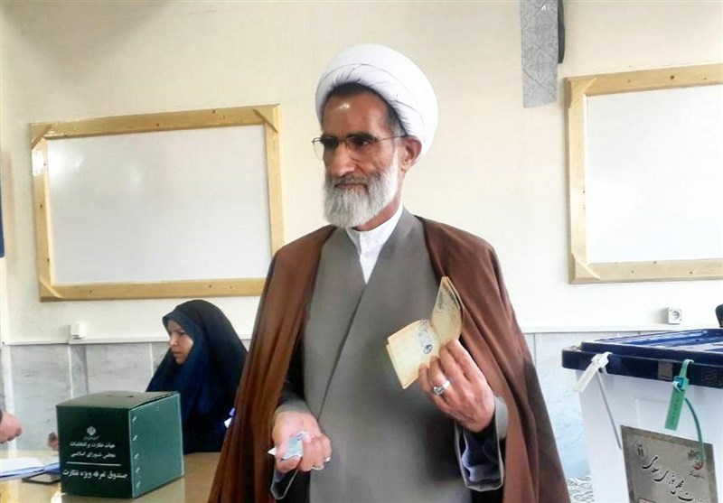 انتخابات ایران| نماینده ولی فقیه در استان چهارمحال و بختیاری رأی خود را به صندوق انداخت