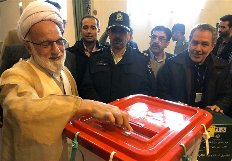 انتخابات ایران| نماینده ولی‌فقیه در استان مرکزی رأی خود را به صندوق انداخت‌