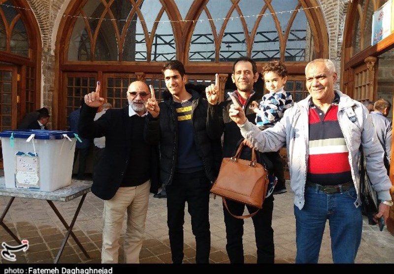 انتخابات ایران| پاسخ قاطع مردم دزفول به گستاخی دشمنان انقلاب؛ حضور کم نظیر رای اولی‌ها در پای صندوق رای+تصاویر