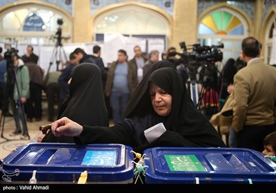 صندوق اخذ رای در مسجد لرزاده