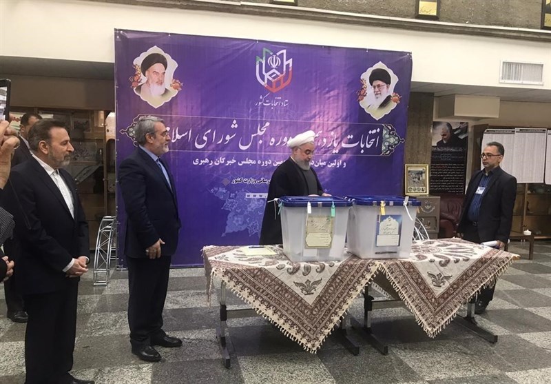 روحانی یدلی بصوته فی الانتخابات البرلمانیة