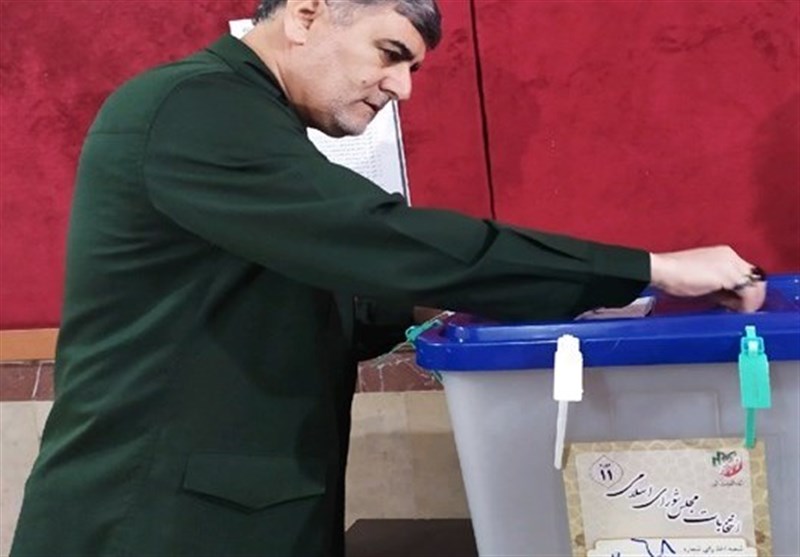 انتخابات ایران|‌ فرمانده سپاه امیرالمومنین(ع) استان ایلام رأی خود را به صندوق انداخت