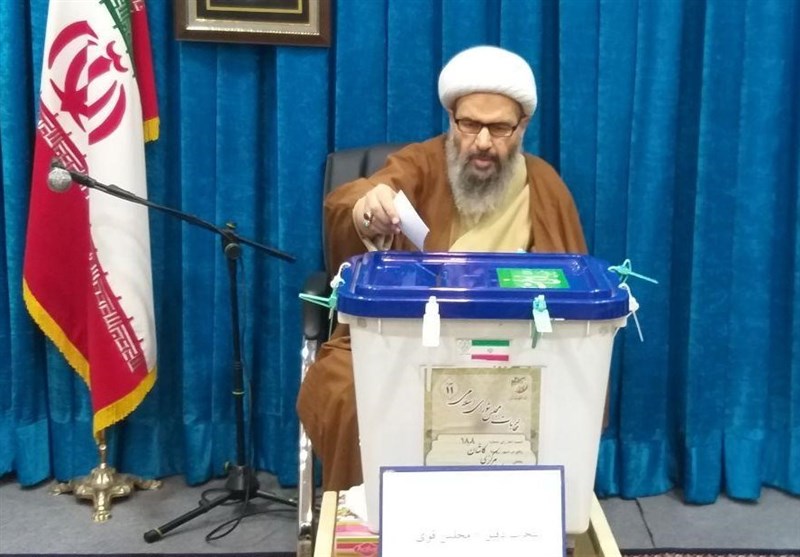 انتخابات ایران| نماینده ولی فقیه در کاشان رأی خود را به صندوق انداخت