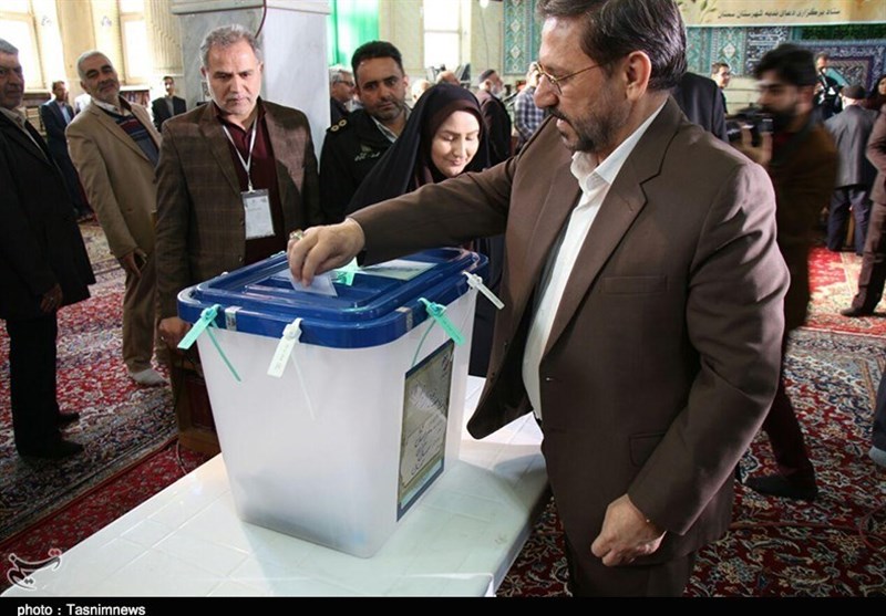 انتخابات ایران| استاندار سمنان رأی خود را به صندوق انداخت+تصویر