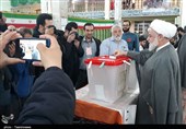 انتخابات ایران| حضور نماینده ولی‌فقیه در خراسان‌شمالی در صندوق اخذ رأی مسجد انقلاب+ تصاویر