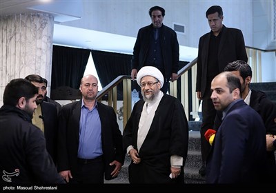 آیت الله آملی لاریجانی رئیس مجمع تشخیص مصلحت نظام در محل صندوق اخذ رای در شورای نگهبان