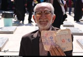 انتخابات ایران| حضور پیر و جوان کرمانی در پای صندوق رای مزار حاج قاسم به روایت تصویر