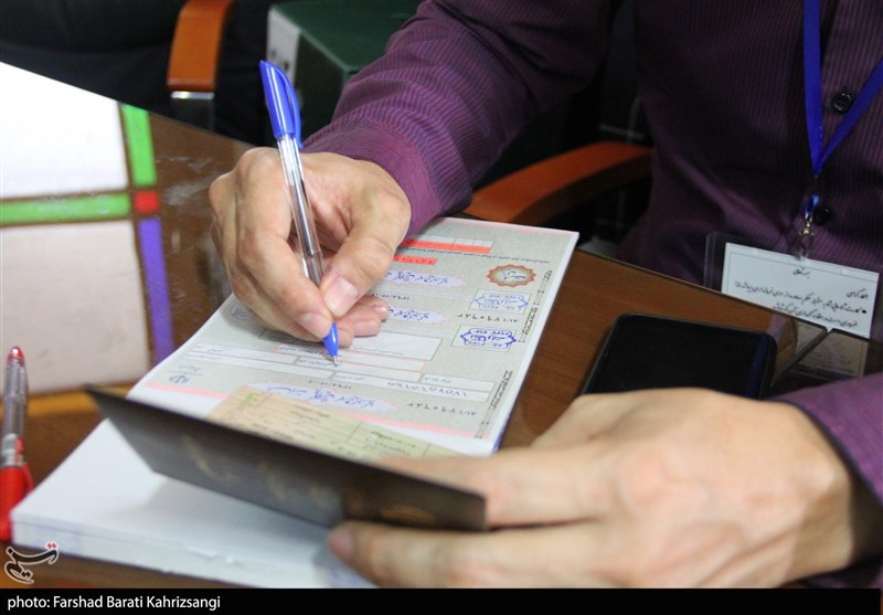 انتخابات ایران | خبرنگاران یزدی رای خود را به صندوق انداختند