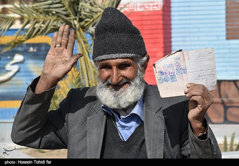 An elderly man in Birjand cast his ballot