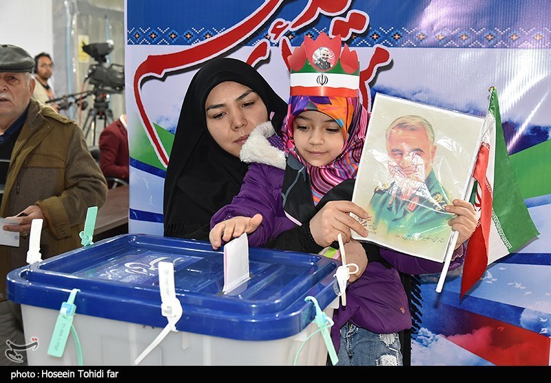 آخرین اخبار انتخابات ‌استان هرمزگان|حضور پرشور هرمزگانی‌ها پای صندوق‌‌های رای/ استفاده از بالگرد در جابجایی شعب سیار