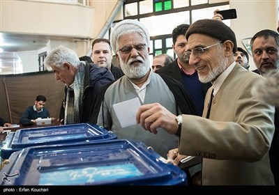 حضور سید مصطفی میرسلیم در پای صندوق رای در یازدهمین دوره انتخابات مجلس شورای اسلامی و میان‌دوره مجلس خبرگان