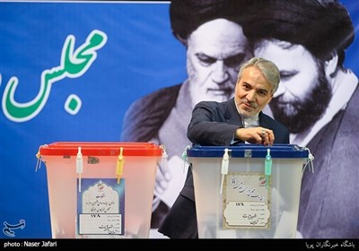 حضور محمدباقر نوبخت رئیس سازمان برنامه و بودجه در پای صندوق رای در یازدهمین دوره انتخابات مجلس شورای اسلامی و میان‌دوره مجلس خبرگان