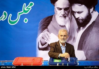 حضور حسن غفوری‌فرد در پای صندوق رای در یازدهمین دوره انتخابات مجلس شورای اسلامی و میان‌دوره مجلس خبرگان