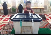 گزارش ویدیویی تسنیم از متن و حاشیه انتخابات پرشور در تبریز/از متولدین 88 تا 99 ساله‌ها در پای صندوق‌های رای + فیلم