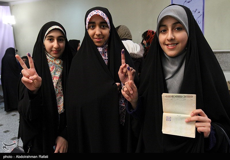 Young women at the polls in Hamedan