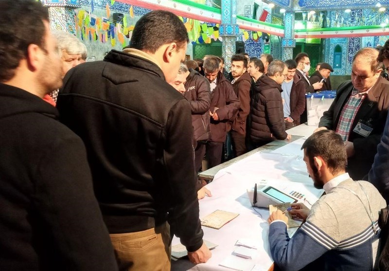انتخابات ایران| مراجعه مردم به شعب اخذ رأی ایلام در حال افزایش است