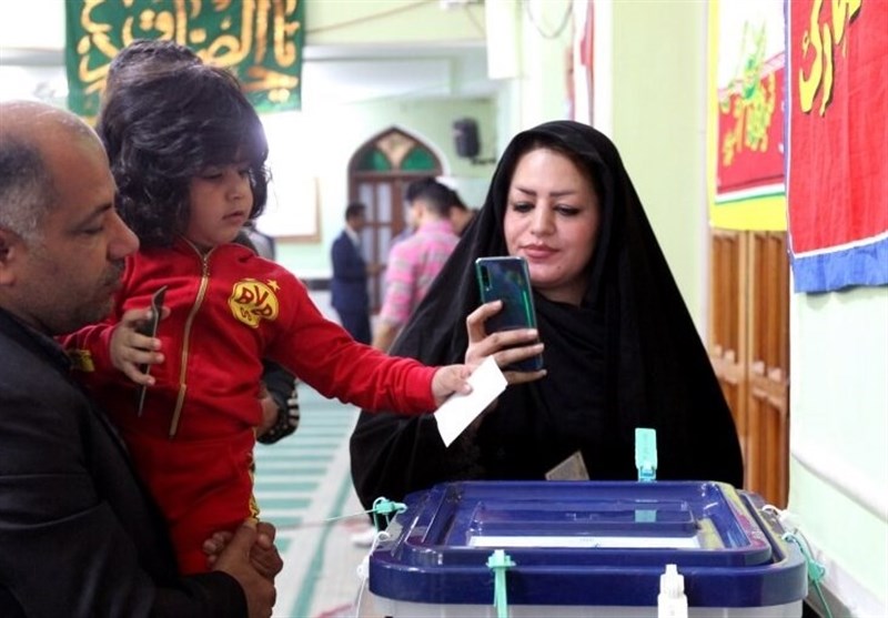 حضور حماسی رای اولی‌های استان بوشهر در انتخابات مجلس + فیلم