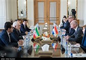 Iranian, Dutch Top Diplomats Discuss Closer Ties