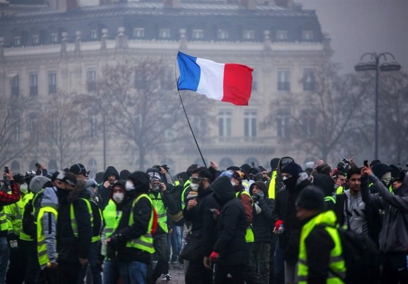 French Yellow Vests Continue Protests against Macron Policies (+Video)