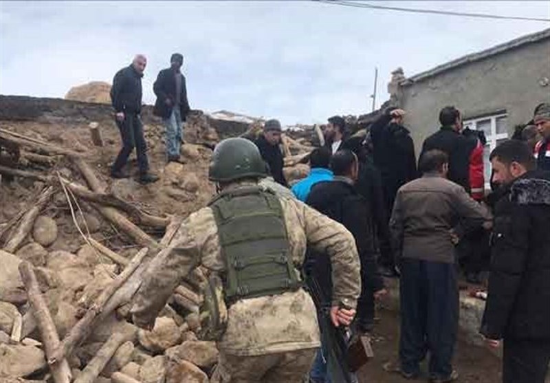 7 Dead after Quake Strikes Area near Iran-Turkey Borderline