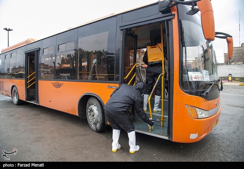 ضدعفونی کردن ناوگان حمل و نقل عمومی در کرمانشاه + تصاویر