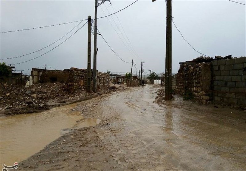 سیلاب و بارندگی راه ارتباطی 100 روستای دلفان را قطع کرد