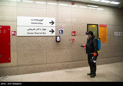ضدعفونی کردن ناوگان حمل و نقل عمومی برای مقابله با ویروس کرونا در شیراز
